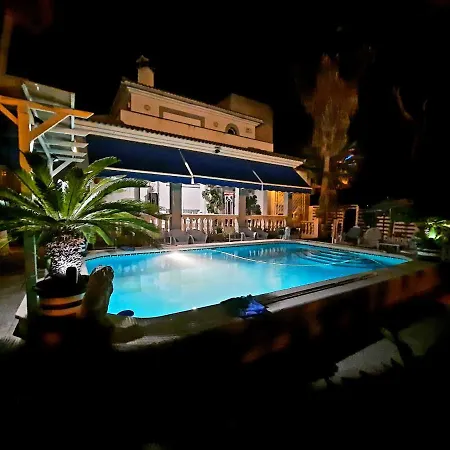 Matias Pool And Beach Vila