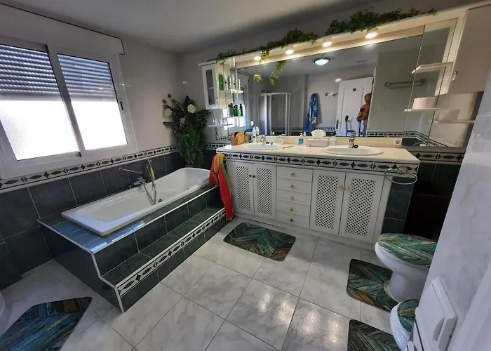 Villa Matias Pool And Beach *